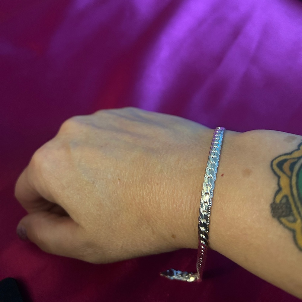 Women’s Silver Bracelet.